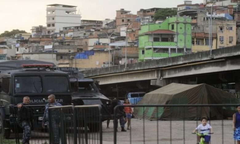 Polícia Militar Do Rio De Janeiro Na Favela Da Maré